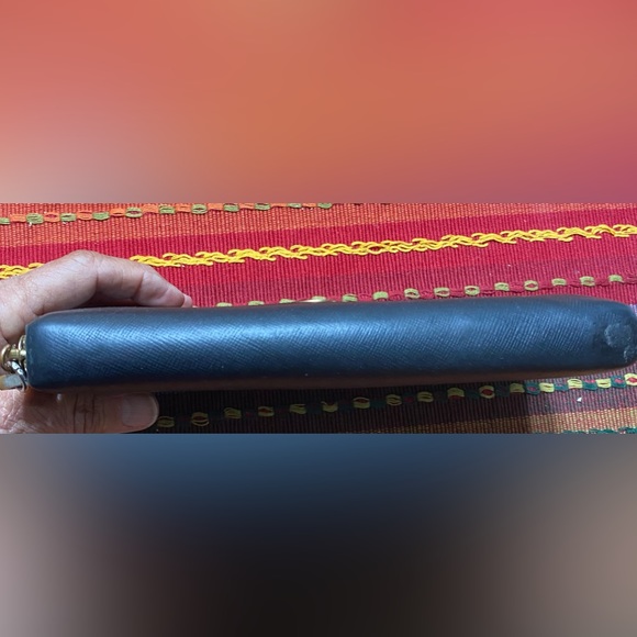 GUC Tory Burch Robinson Zip Continental
Wallet Black - Picture 5 of 14